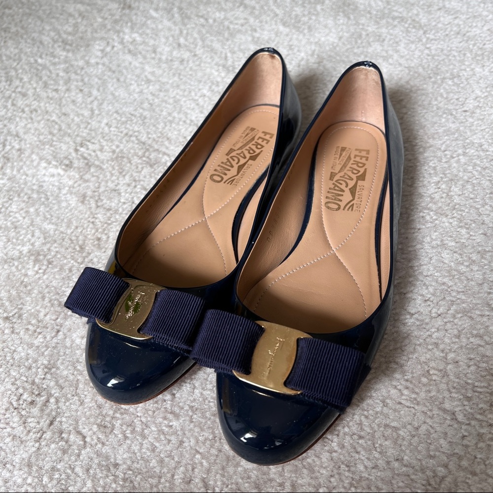 Salvatore Ferragamo vera flats